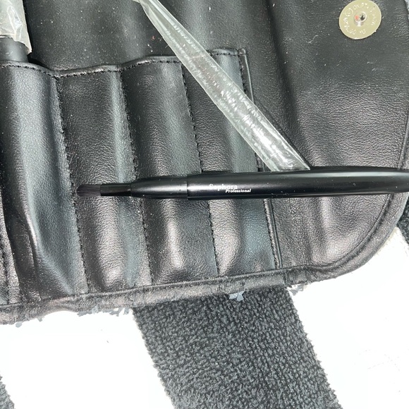 New Sephora Professional Set of 3 Makeup Brushes with Roll Up Carrying Case - Picture 8 of 8